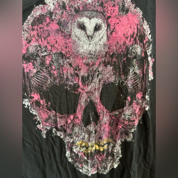 Torrid cold shouldered zipper back tee skull and owl graphic - Picture 2 of 6